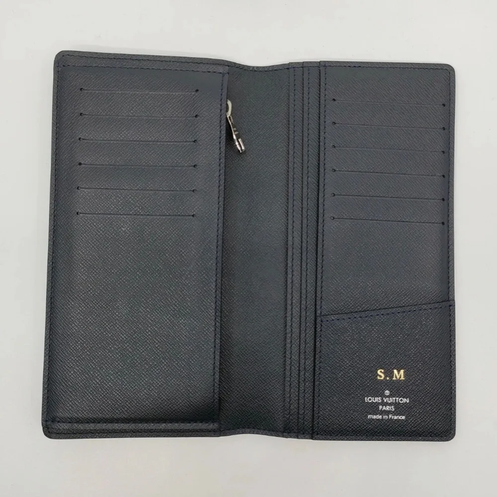 ⭐️SOLD⭐️ EUC Louis Vuitton Brazza Black Taiga - Picture 4 of 15